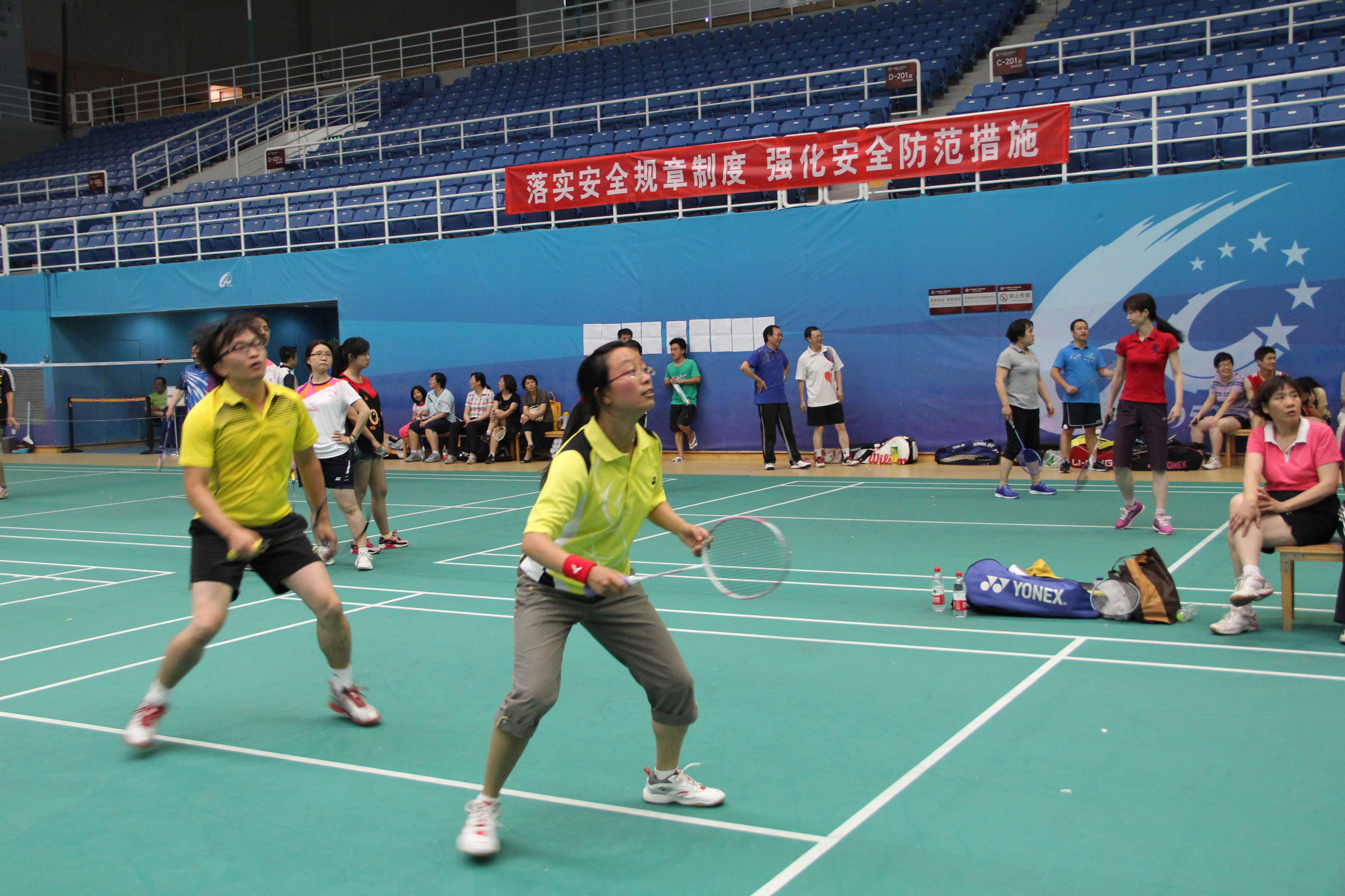 http://dangwei.ustb.edu.cn/upload/ghhd/2013羽毛球.jpg